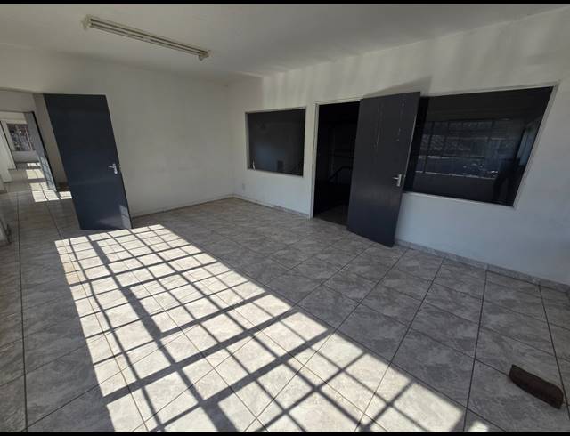 549M² WAREHOUSE TO LET IN MEADOWDALE
